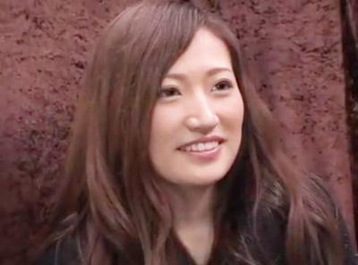 品がある極上美女をGET♥お酒を飲ますと股が広がっていき・・・セクシーパンストから可愛い花柄パンティーをさらけ出します