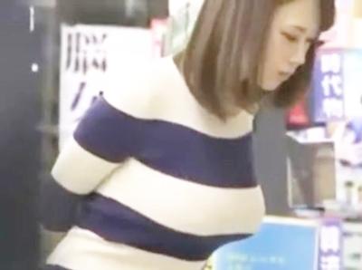 「胸の膨らみやべぇ、、あれ？ノーブラじゃないか？！」ワンピース爆乳のお姉さんがレイプ魔に狙われて犯されます♥