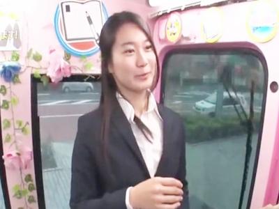 ★素人ナンパ★清楚で知的なOLに公開オナニーのお願い！！赤面しながらも、パンティーにガッツリ突っ込んで指オナ絶頂しちゃう