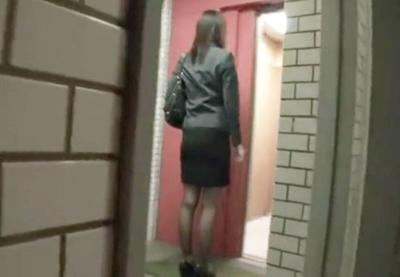 ★ストーカーレイプ★美人OLの家まで付いていき...自宅の扉を開けた瞬間に押し込み！！パンスト引き裂いて生ハメ中出し！！