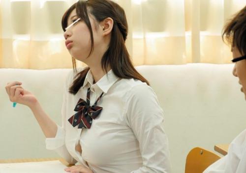 【制服×痴女】クラスの女子全員の下着盗難事件発生！！みんなノーパンノーブラでわざと見せチラかして楽しむ痴女たち