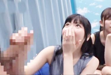 ★デカチン★「まだ、大きくなるんですか？」1人の若妻がチ◯ポに食いついたーー！！2人でチ◯ポをご奉仕して不倫SEX♥
