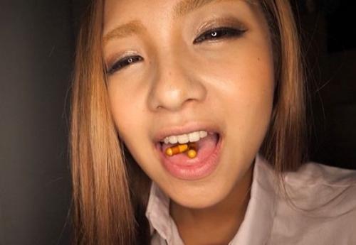 ★キメセク★巨乳ロリギャルが薬漬けとなってキメパコでアヘ顔絶頂♥快楽にまみれて理性を保てないほど壊れちゃう！冴木エリカ
