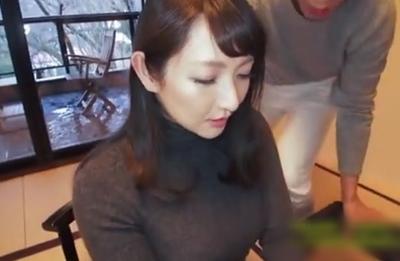★爆乳人妻★ニットの上からでもわかる爆乳おっぱい♥旅館についてから肉体を絡ませて、濃厚なセックスにアヘ顔が止まりません