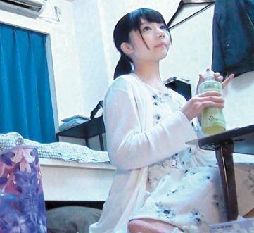 【素人×ナンパ】アイドル顔のロリ美少女をヤリ部屋にお持ち帰りしてSEXしちゃいます♥感度が良くて悶えまくりです