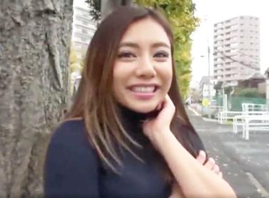 ★凄テク我慢★マッチョでイケメンの若い男に発情する爆乳ギャル♥わざと？射精させずに生チ◯ポを喰っちゃうビッチっぷりが最高