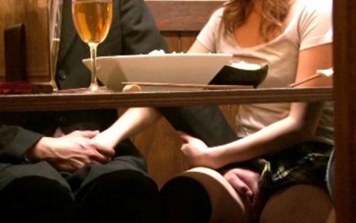 ムチムチ黒ギャルビッチと居酒屋w勃起がバレて発情してしまうwお酒に酔った勢いでヤリまくるw「きもちいいーー！！」