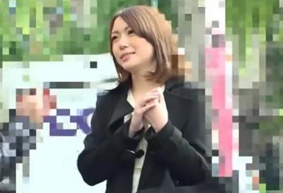 ★人妻ナンパ★色白系のギャル人妻をナンパ♥欲求不満すぎて鬼ピスで喘ぎまくって絶頂！「ゴムをつけて！」も虚しく生中出し