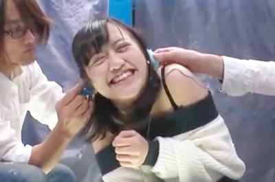 美少女が壊れる？！1秒間に19回の鬼ピストンマシンバイブで悶え苦しんで絶頂♥即チ◯ポ挿入されてマ◯コが崩壊