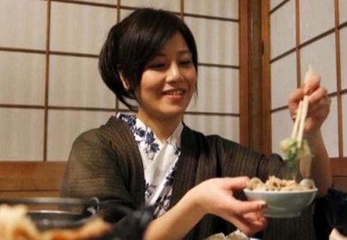 【人妻不倫】「気持ちィSEXでスッキリしたいの♥」欲求不満の人妻と温泉旅行！部屋についた温泉よりもまずSEX！乱れてます