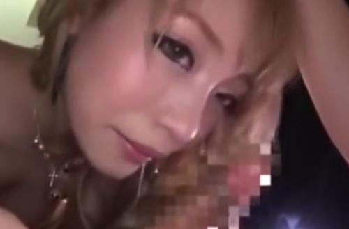 ★素人ギャル★お金を払えば何でもさせてくれるヤリマンギャル♥イラマチオされてニッコリ笑顔！！パイパンマ◯コに中出し