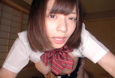 スケベな制服美少女を旅館に呼び出して、オナニーで仕上がったマ◯コを即ハメ♥気持ちよさそうな表情をしているところを顔射