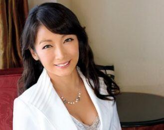 「あぁぁ～ん♥ダメェ♥」旦那のSEXで満足できない人妻が、男優たちのテクとチ○ポでイキまくって潮が吹き出てしまう