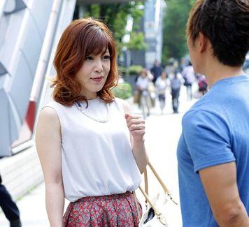 【素人熟女ナンパ】四十路熟女をガチナンパしてホテルに連れ込み！服を脱がしただけで乳首ビンビンで発情しまくりの淫乱っぷり
