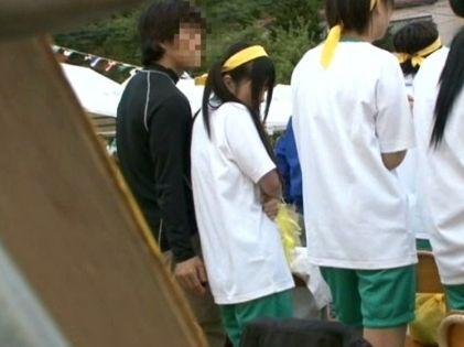 運動会中にこっそり女子生徒を裏に持ち込んで潮吹き痙攣させまくり♥具合の良くなったマ◯コを立ちバックでハードピストン