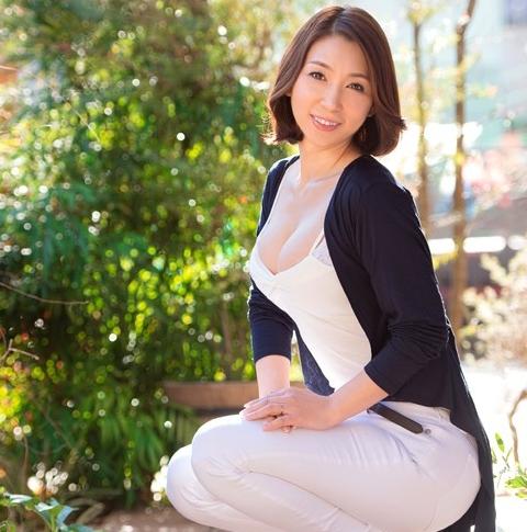 【43歳熟女×初撮り】「知らない男性とSEXするって緊張しますね❤」ピンク乳首をビンビンにしながら絶頂する人妻のSEX