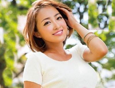 10000人のチ◯ポを高速騎乗位でイカせた痴女ギャル♥腰を振るのが大好きな淫乱っぷりがたまらない帰国子女です