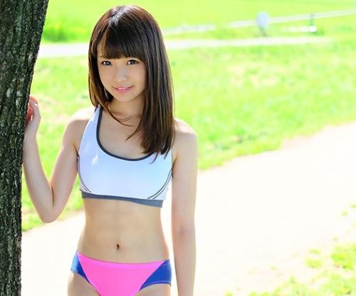 【ロリアスリート】小さいマ○コにデカチ○ポをぶち込んで寝バックで激しく突かれまくり！卑猥な表情が最高です♪