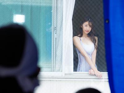 【不倫×汗だく】「好きなの・・・汗の匂い・・・」労働者の男が美人妻と汗だくセックス!!パンストをビリビリにして突きまくったったｗｗｗ