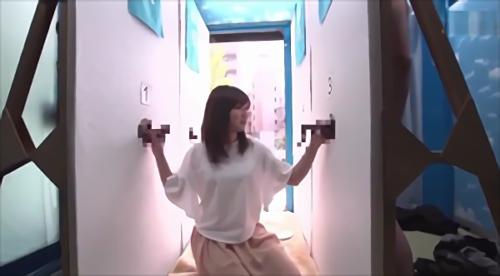『NTR』素人女子大生がハニカミスマイルでシコシコベロベロ壁チ○ポを連続ヌキ、手コキやフェラでわからなければハメてよし、彼氏のチ○ポならハズ！