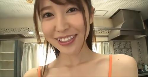 『ベロチュー』しかもお姉さんはとってもSEX。彼女の隙をついて所かまわず僕を誘ってくる。彼女の事は大事だけどこんなお姉さんに誘惑されたらガマンで！