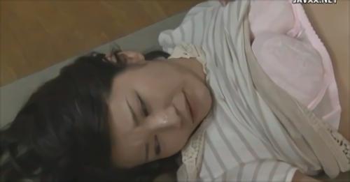 『レイプ』彼女にバレない様に彼女の親友に生ハメして中出しをする…。日が経つにつれ。徐々に親友の彼氏の肉棒の虜になって遂には中出しを懇願する彼！