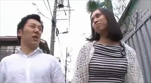 『巨乳』お姉さんかと見間違えるほど。綺麗で色気のあるお母さんが「中出しして良いよ♪」と僕を誘惑。泊まりに行った彼女の自宅でお母さんに誘惑フ！