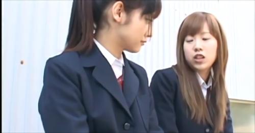 『制服』ついに憧れの先輩の動きを止めて処女膜を自分からチンポを挿入して突き破る！恥ずかしい気持ちとカイカンでオマ○コが濡れてイク！！