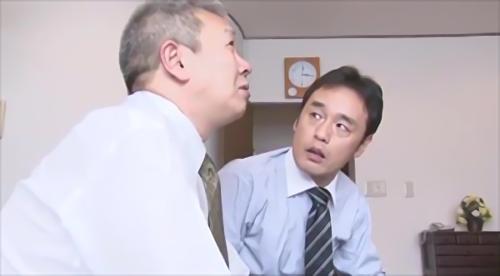 気弱で控えめな性格の人妻愛。しかしその内面とは裏腹に肉付きの良い白肌の肉体は無言で男を欲情させるものだった。義父も例外ではなかった！
