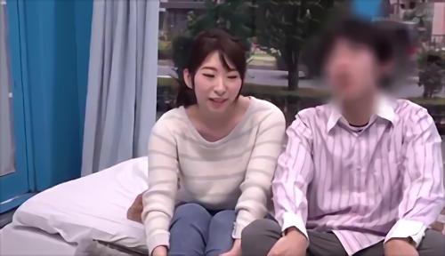 『巨尻』かわいい彼女たちにエステを受けてもらうことに、最初は女性エステティシャンに油断し、油断したところで欲情した男と入れ替わり、彼氏の目！