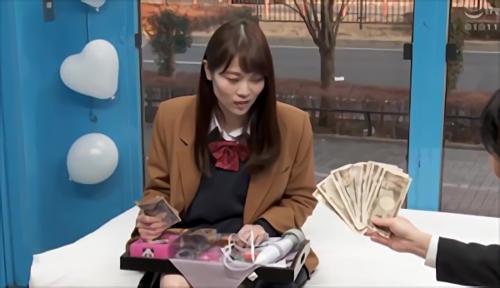 『素人』ナンパした制服女子○ナ生を断れなくさせる、オナイキした頃に乱入「今度は僕のを見て、」と強引に‘現ナマ’と‘大人チ○ポ’」を見せつけ！