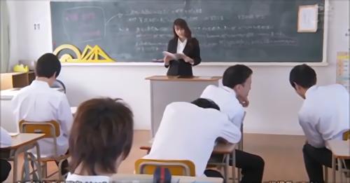 『三上悠亜』」東京近郊にある私立の男子校に女教師・三上悠亜が赴任してきた。若く美しく服の上からでも目立ちすぎる巨乳は男子生徒の男性器をあまりに！