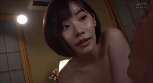 『乳首』えいみさんという美しい女性でそのスマイルに私は癒された、だが彼女が用意した水を飲んでたら、いつしか股間が熱くなり勃起が収まらず…！