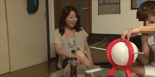 『人妻』恋人に振られた話を相談され情に弱く体を許してしまうがラストには自分から求める、ようこさん51歳、チ〇ポ狂いの情欲的なド熟女2名の痴！