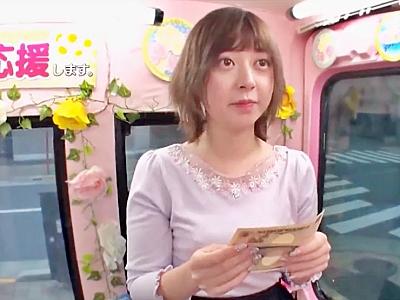 インテリちゃんのクリを可愛がりますね