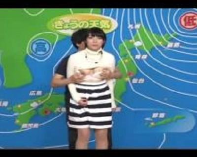 お天気姉さんの本番中のセックスにカメラ目線を忘れずに最後は顔射を！
