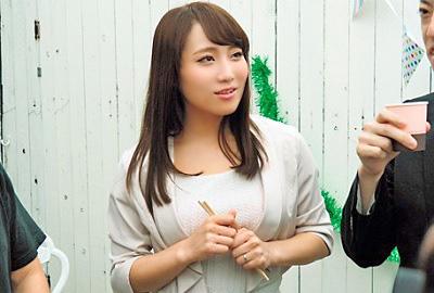 Hカップの人妻が夫の目の前で寝取られて・・・