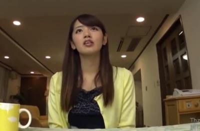綺麗系のパイパン人妻が夫のいない自宅で不倫セックス！！