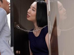 「本当は童貞なんでしょ？」隣人妻にマウントを取られた僕はもう彼女の性玩具として遊ばれるしかなくなった！！