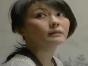 ＜ヘンリー＞住人とデキてる下宿のおばさん♡他の女を連れてくると勝手に嫉妬して寂しがる＜円城ひとみ＞