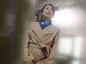 「素泊まりで良ければ…」宿を探していると偶然民宿女将に遭遇！！52歳とは思えぬ美貌の美魔女をたまらず夜這い！！