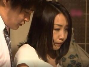 ＜寝取らせ＞「奥さん、誘ってるんですか？」NTR癖を持つ夫の願望成就！若い男に妻が寝取られ、興奮は最高潮に達する