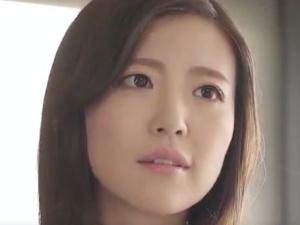 「これ以上シたら不倫になっちゃう…」ダメだと分かっていてもやめられない背徳セックスの味！！友達の息子と、何度も…