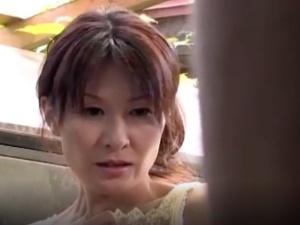（これが世間で言う、馬並みってやつ・・・）義兄のぶっといペニスに驚いた人妻は、それを受け入れ未体験の快感を味わう