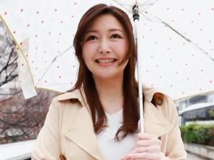 「どこでもいいから出して！」脱いだら意外な絶品ボディの美熟女！膣奥まで生チンポで突かれてドピュッと中出しされちゃいます！