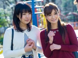 【ママ友ナンパ】2人でヤレば怖くない！！仲良し奥さんをまとめていただいてしまう素人企画で女たちも徐々に乱れてしまい…