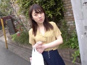＜素人ナンパ＞「私じゃそんな…」奥手な女子大生が自宅で童貞クンをサポート♡意外な剛毛オマ●コに中出しされちゃった！