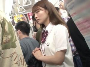 【痴漢レイプ】乗客全員敵！？力づくのベロチューで歯までベロベロと舐められた美少女がエグいイラマチオから中出しされるまで！！