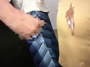 ＜痴漢サークル＞女の手コキでスカートにぶっかけるフェチプレイ！さらにそのザーメンをお互いに舐めさせる強制精液！