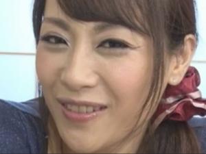 ＜友人の母＞「ここからオマンコ汁が出てくるのよ？」少年に女性器の構造を教えて潮吹きまでしちゃう変態美熟女おばさん